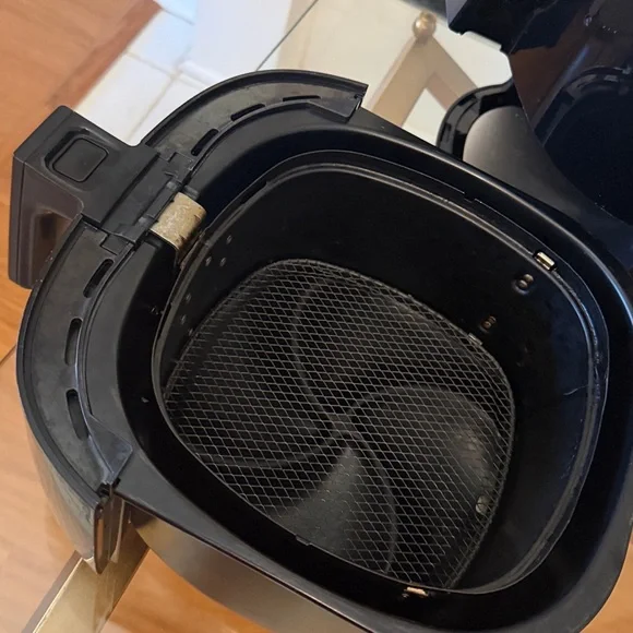 Philips Glossy Black Air Fryer - Picture 7 of 7